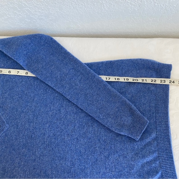 Charter club Blue v neck cashmere Sweater - Picture 6 of 6